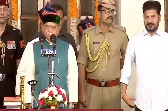 తెలుగులో ప్రమాణం చేసిన కొత్త గవర్నర్ శుక్లా 